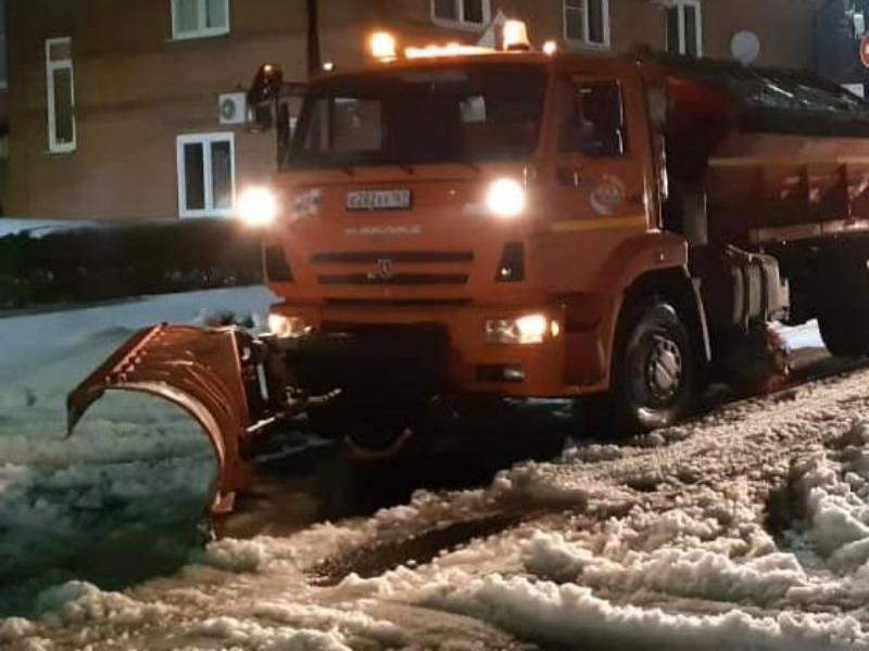 В Таганроге продолжаются работы по зимнему содержанию дорог, тротуаров и общественных территорий