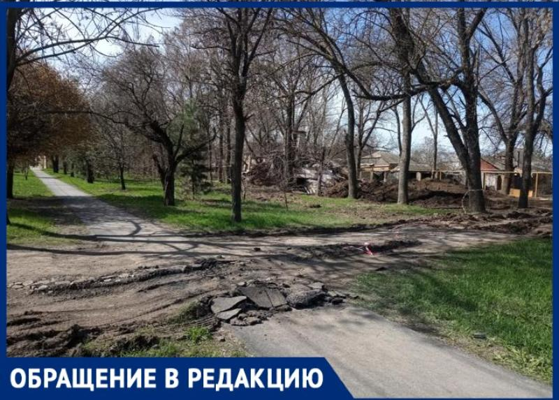 В Таганроге снесли аварийные дома, а вместе с ними и новый тротуар