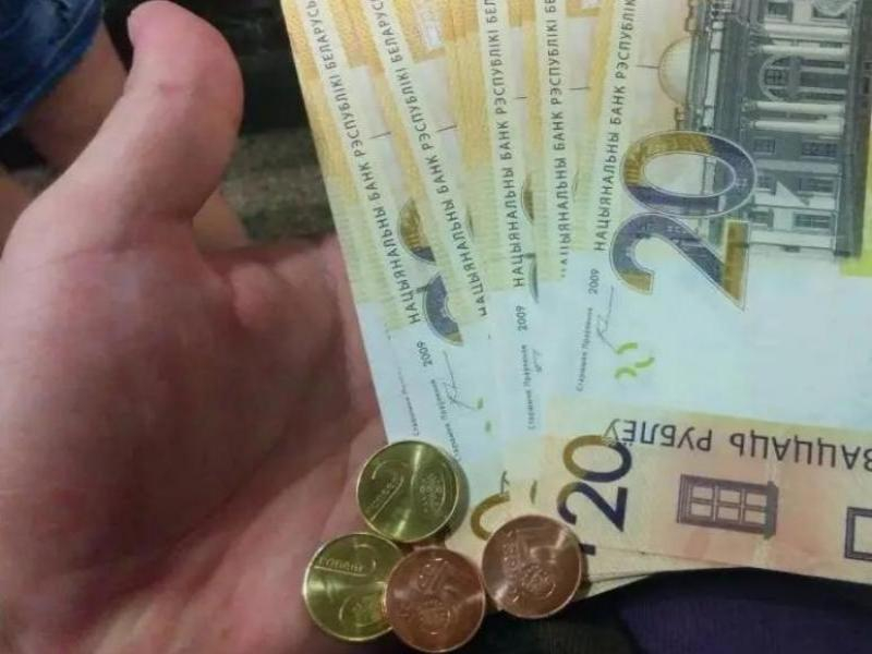 В Таганроге у пенсионера украли 800 000 рублей