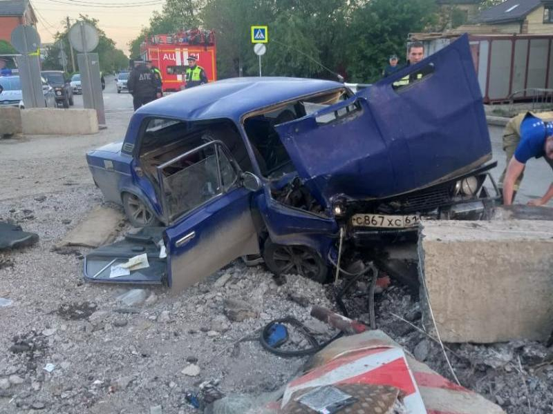 Не вписался в поворот: водитель «шестерки» попал в ДТП на ремонтируемом мосту в Таганроге
