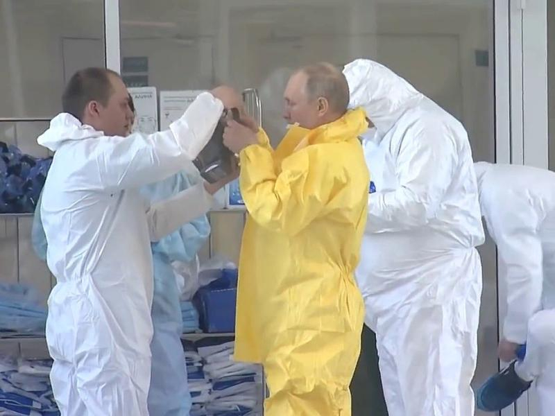 Два выходных за вакцинацию и дорогостоящие лекарства для больных коронавирусом пообещал россиянам Президент РФ