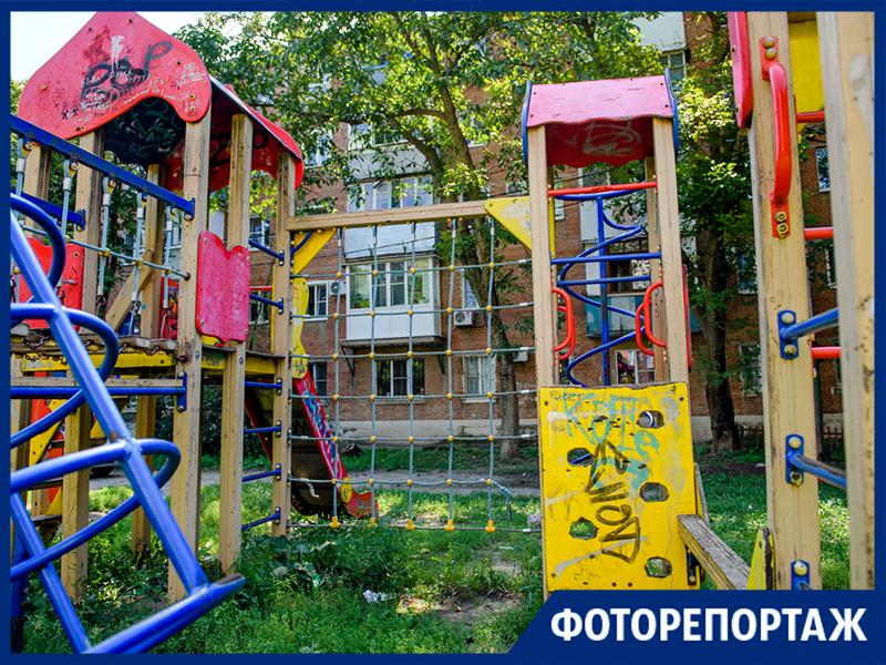 Где играть сорванцам?: фотокорреспондент «Блокнота» побывала на детских площадках города