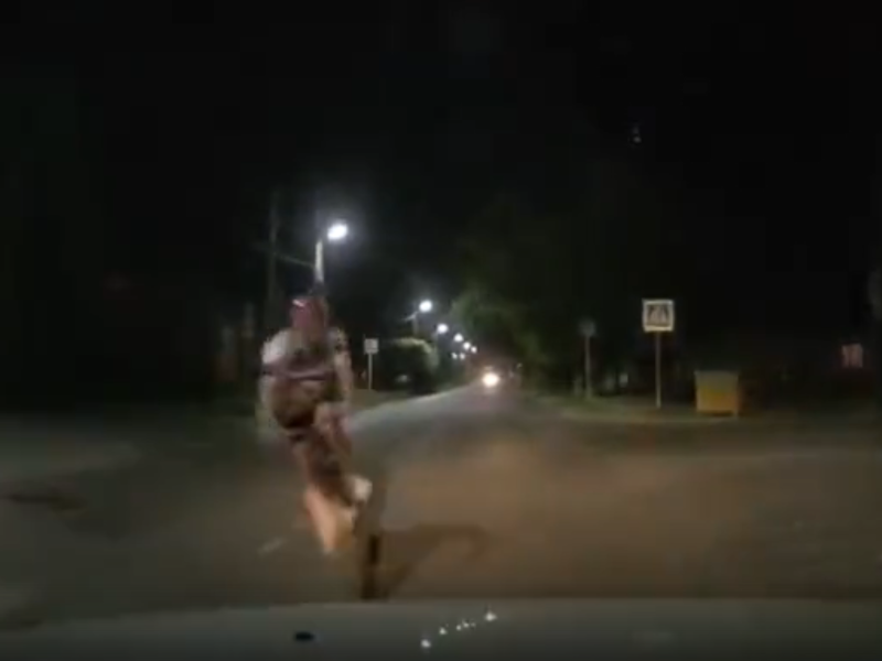 Снова в Таганроге  происшествие на злополучном месте  – пьяный велосипедист сбил зеркало автомобиля