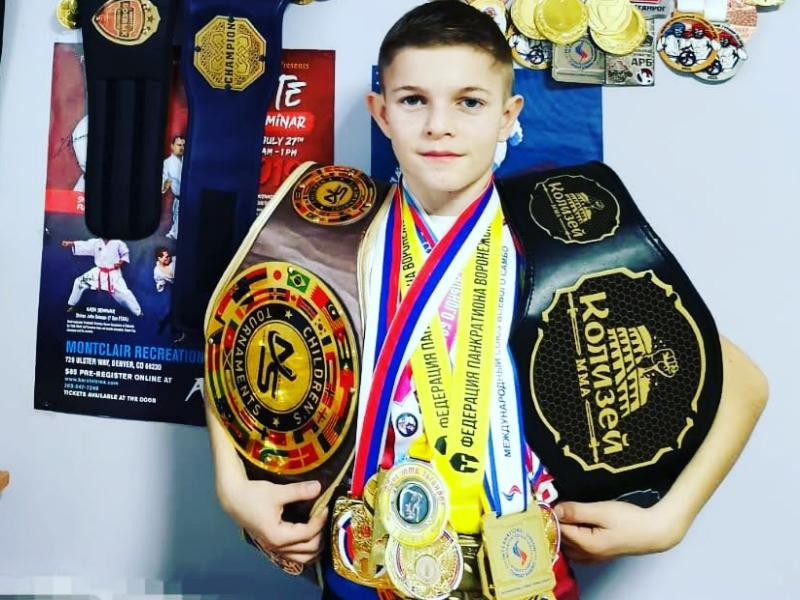В копилке побед таганрогского бойца Руслана Томилова к 12 годам уже 102 медали