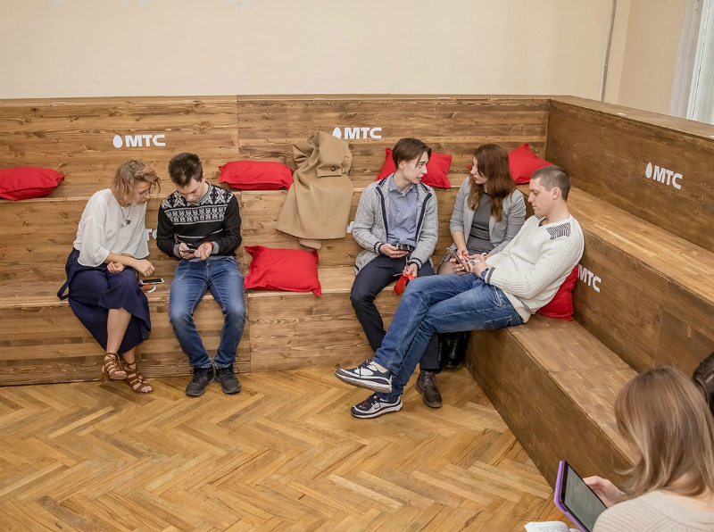 В филиале ЮФУ в Таганроге появилась «Мобильная библиотека»