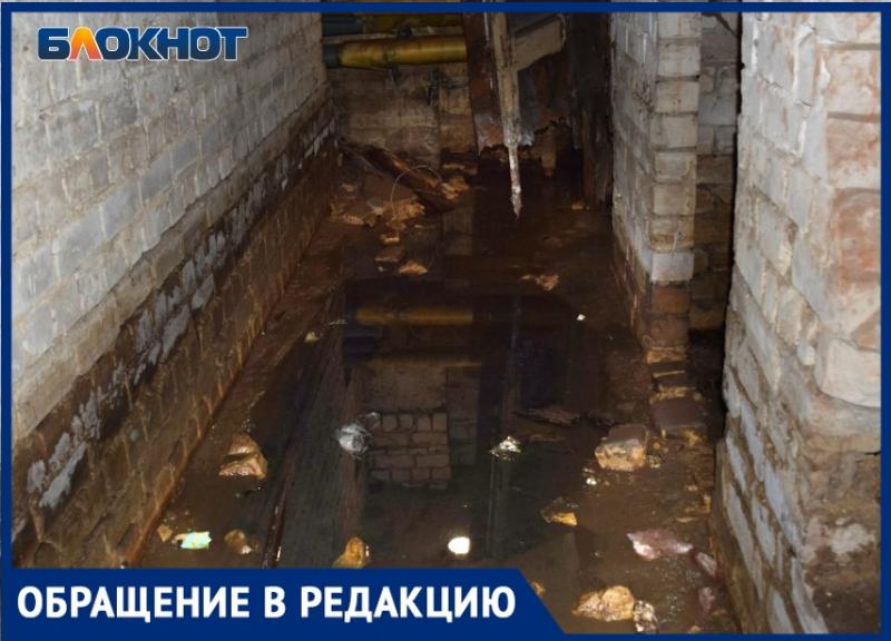 Зловоние и грязь: в Таганроге затоплен подвал многоквартирного дома