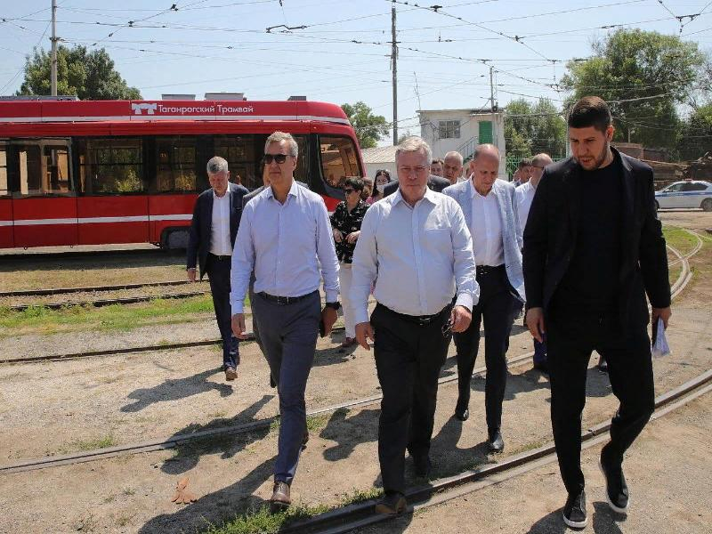 «Забора не будет точно»: в ходе визита в Таганрог губернатор пообщался с местными рыбаками