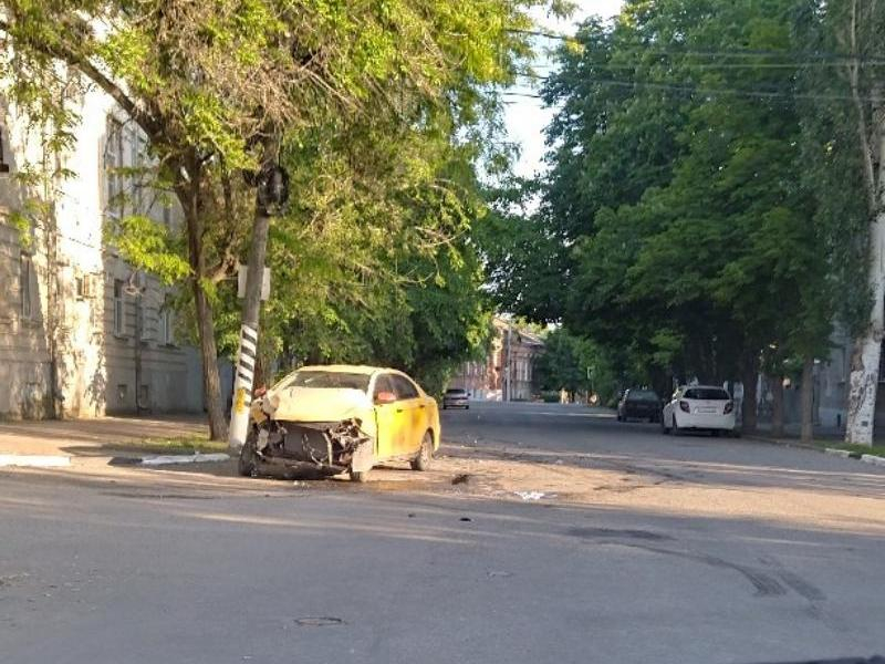 Одинокий желтый лифан теперь надолго припаркован на одной из улиц Таганрога