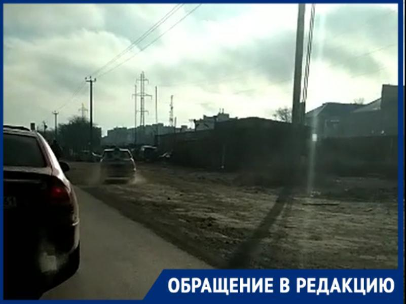 В Таганроге некоторые ездоки дороге предпочитают обочины