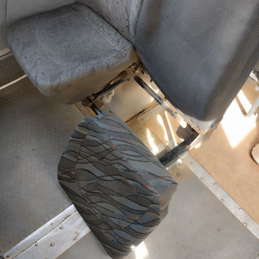 Пассажиры покалечатся: убожество таганрогских маршруток - сиденья отваливаются, гниль и грязь