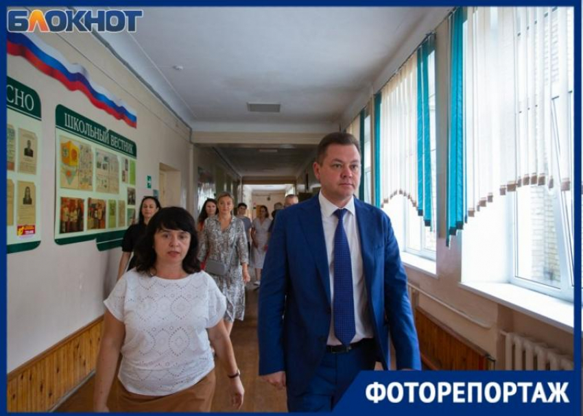 «Блокнот» вместе с сити-менеджером Таганрога осмотрел школу, где обвалился потолок