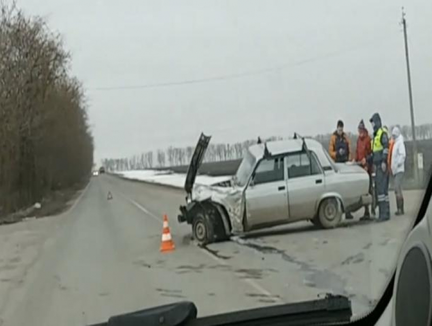 Таганрожцы запечатлели серьезную аварию на въезде в город