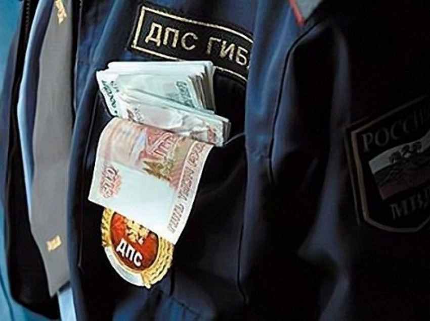 Таганрогский полицейский попался на крупной взятке