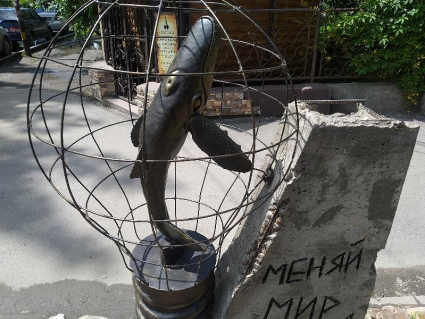 "Срочно едем в Таганрог": рокеры из «Lumen"* запостили к себе в Инстаграм фото «Блокнот» с арт-объектом в их честь