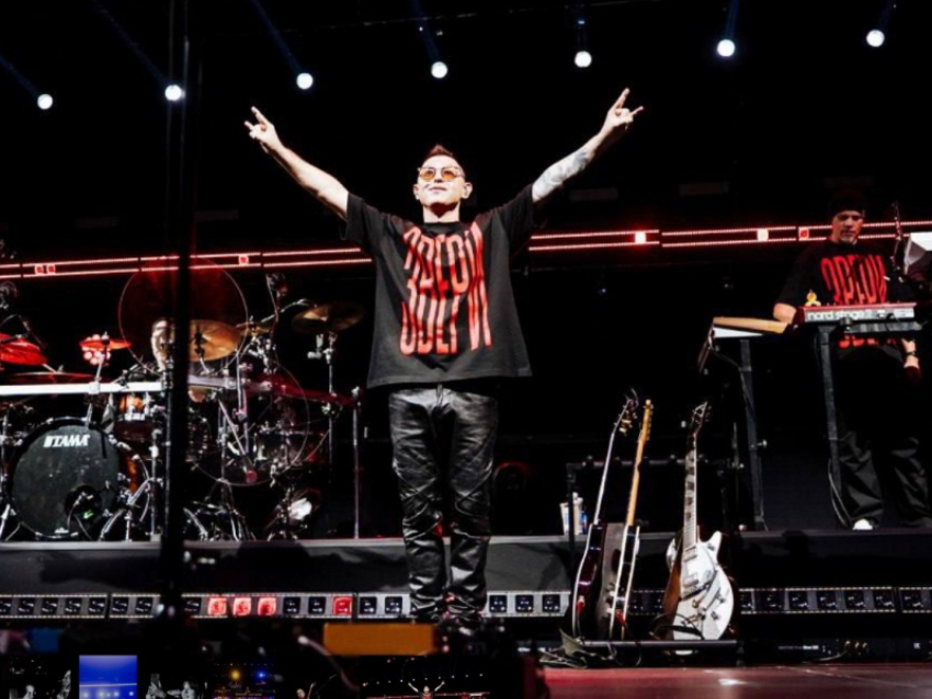 «Сказочно сегодня»: Рому Зверя восхитил деревянный дом XIX века в Томске (фото)