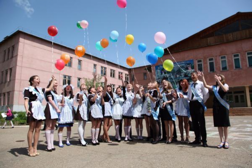 Число выпускников таганрогских школ остается неизменным