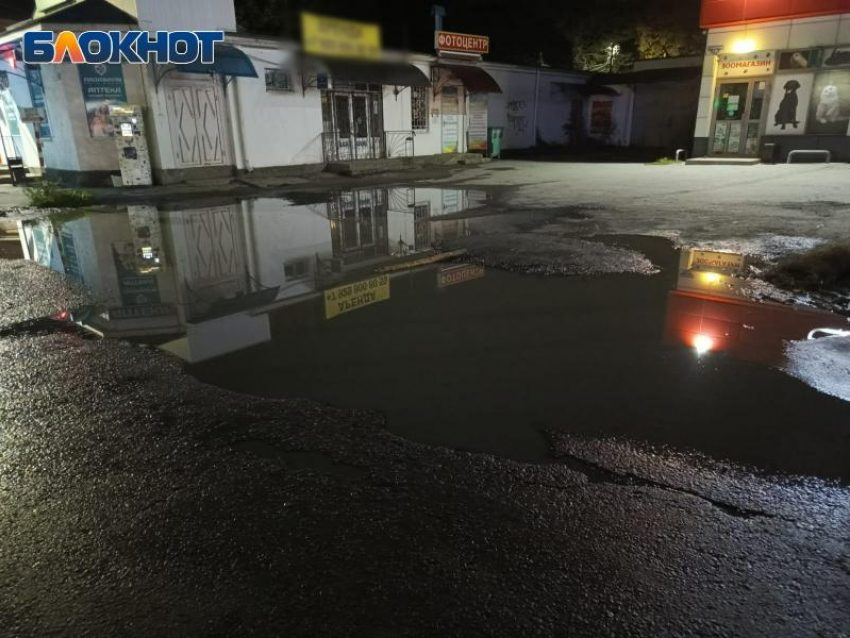 "Нет ничего более вечного в Таганроге, чем яма у 26-го магазина", - иронизируют таганрожцы