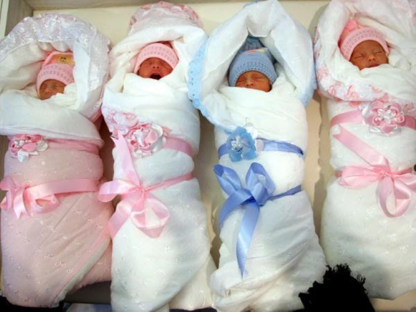 В Ростовской области задумались над дополнительными мерами по повышению рождаемости