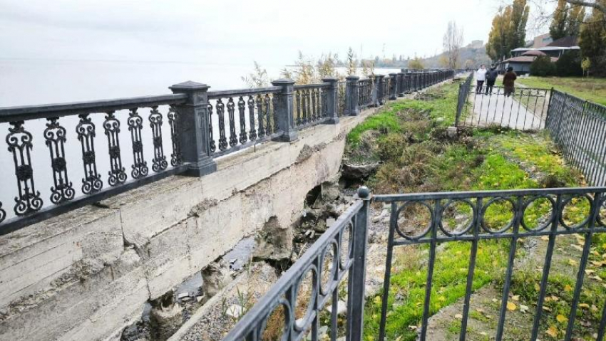 Таганрогская набережная обваливается пока власти ищут деньги на ремонт