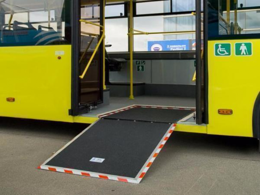 Специальный автобус для инвалидов курсировал по Таганрогу