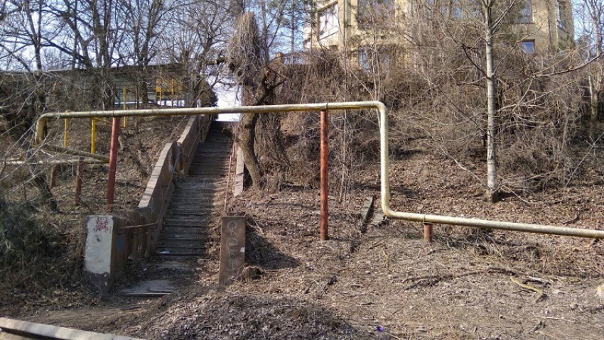 Укромная безымянная лестница в Таганроге - она могла бы украсить город