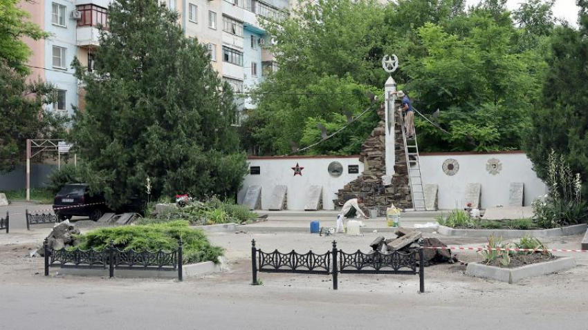 В Таганроге обновили мемориал «Чёрный тюльпан», но обещанный сквер до сих пор не сделали