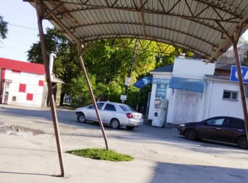 "Хоть и не должны": в Таганроге отремонтируют остановку после нашей публикации 