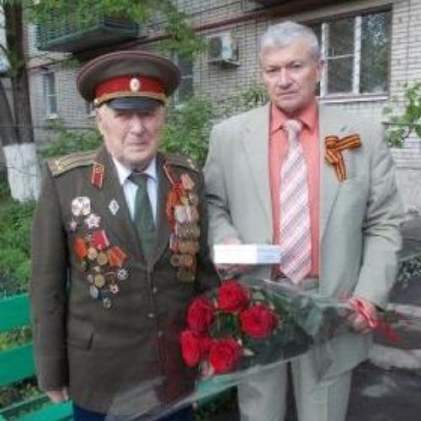 Таганрогского ветерана отметил наградой Василий Голубев