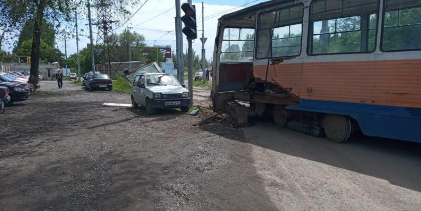 В Таганроге очередной трамвай сошел с рельс