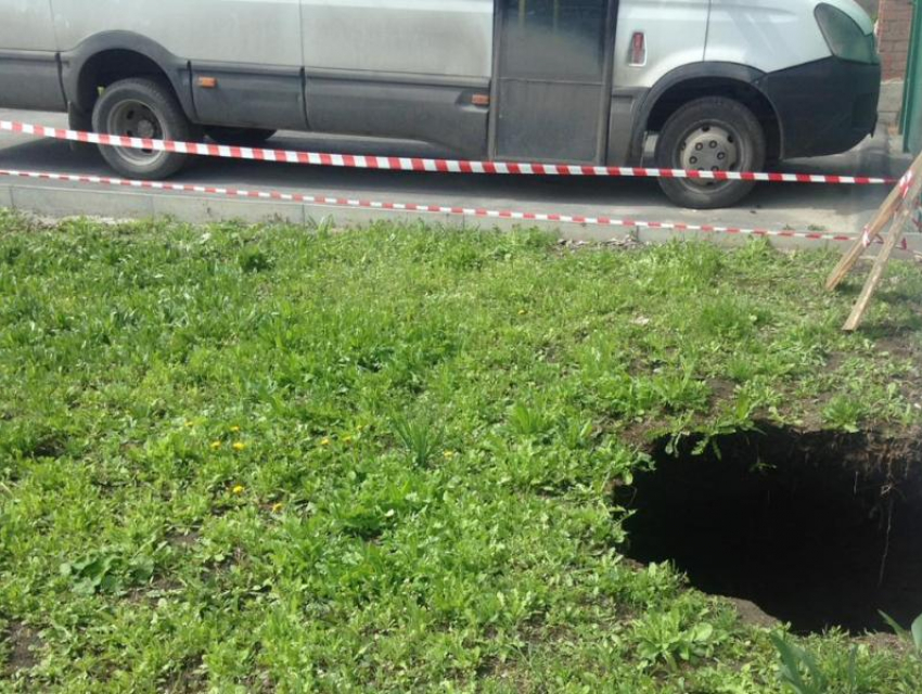 В Таганроге произошло новое обрушение коллектора — перекрывают целый переулок