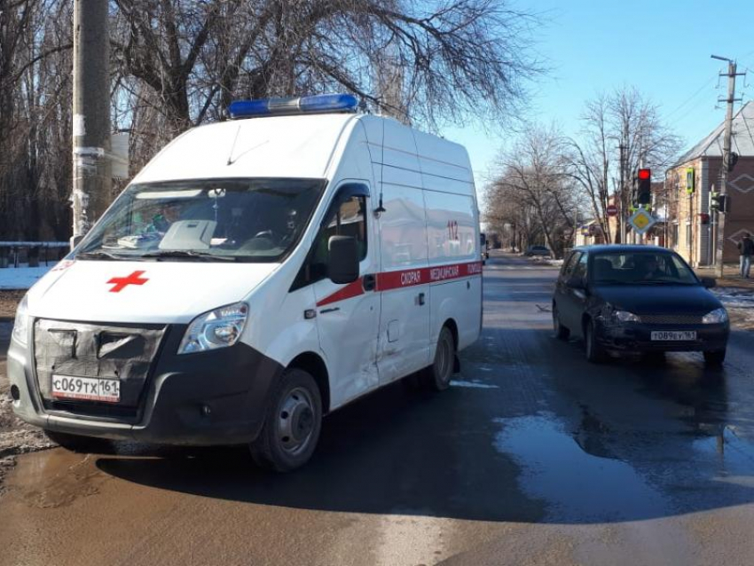 В Таганроге «скорой» въехали в бок