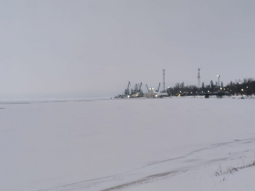 Лёд в Азовском море: названы места в Таганрогском заливе, где чаще всего формируются торосы