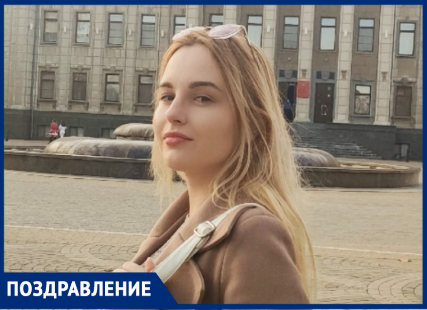 Сегодня отмечает день рождения весёлая и яркая Анастасия Булатова