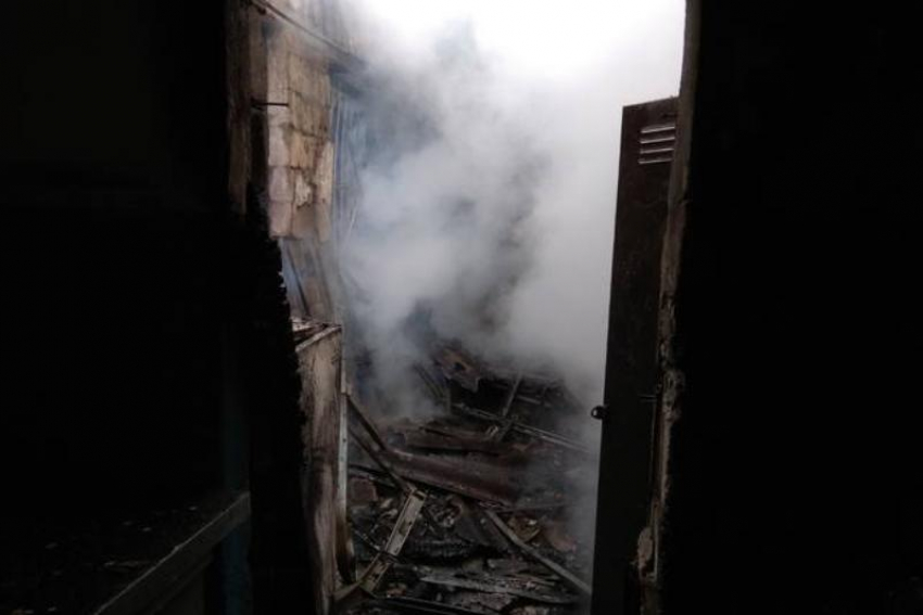 В Таганроге случился пожар, горел торговый павильон