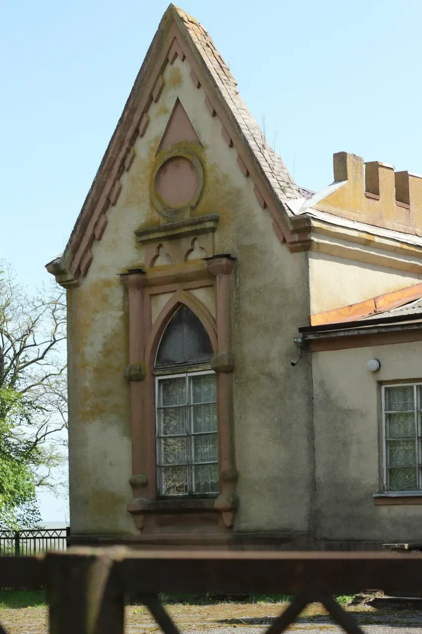 Могилу таганрогского историка прибрали, зато его усадьба гибнет на глазах