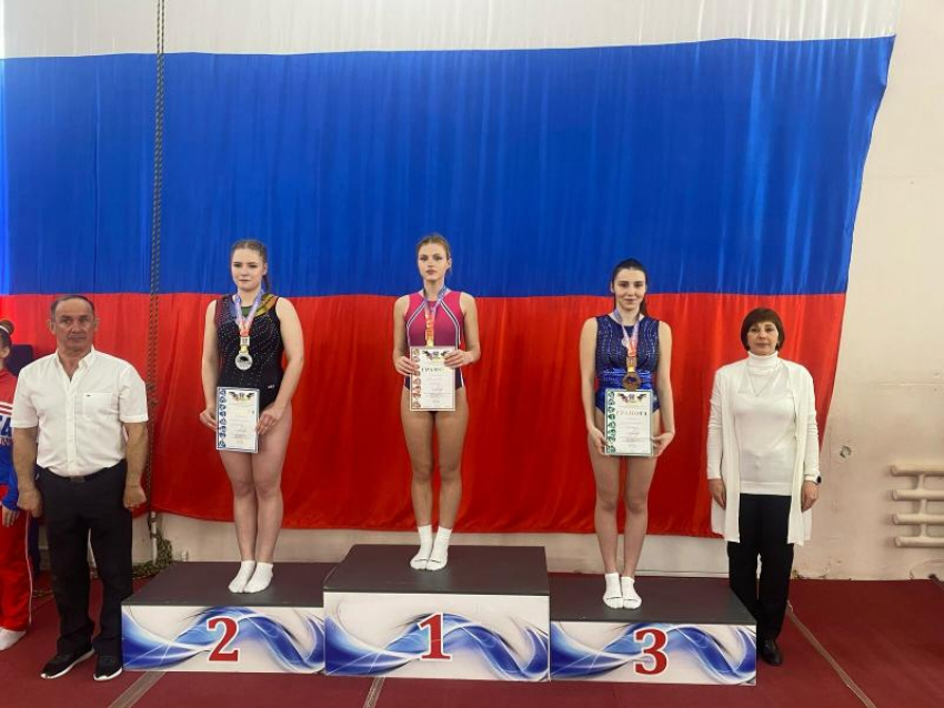 Таганрогские батутисты показали блестящие результаты на первенстве области