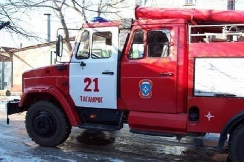 В Таганроге в пожаре спасли два человека