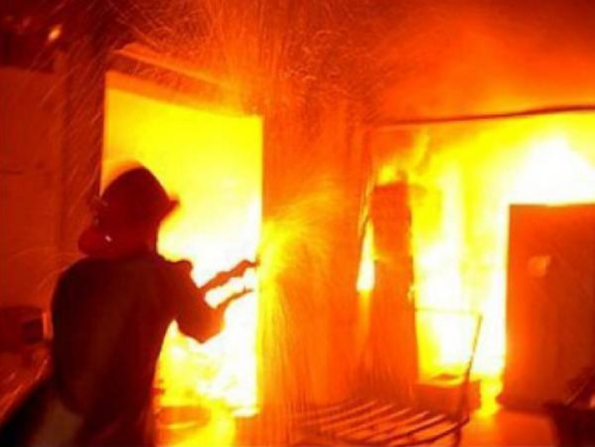В Таганроге сгорела шашлычная