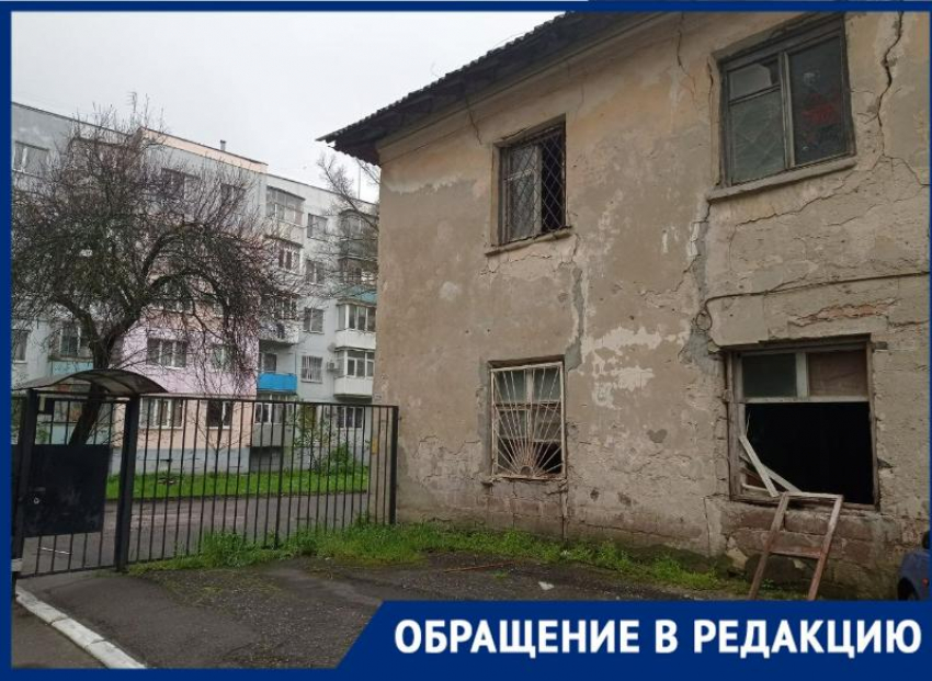 Бывшее общежитие по ул. Водопроводной Таганрога превратилось в место тусовки бомжей