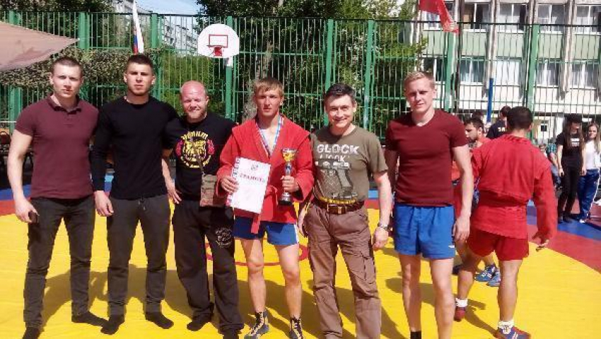 Чемпионом Ростовской области по боевому самбо стал таганрожец Артур Соколенко