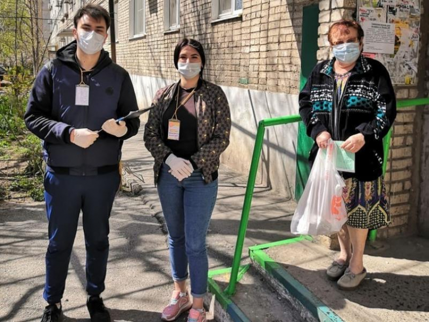Одиноким жителям Таганрога помогают 32 волонтера 