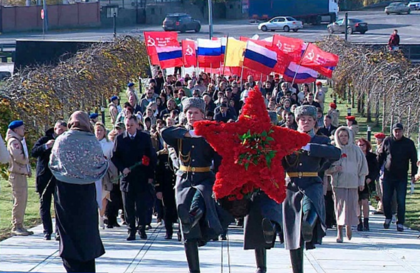 Финишировала Межрегиональная патриотическая эстафета «Венок славы» - от Воронежа до Таганрога