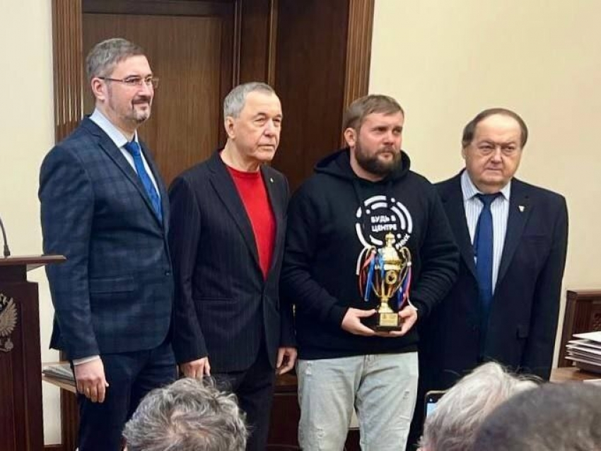 Тренер из Таганрога Анатолий Галян признан лучшим в регионе по итогам футбольного сезона