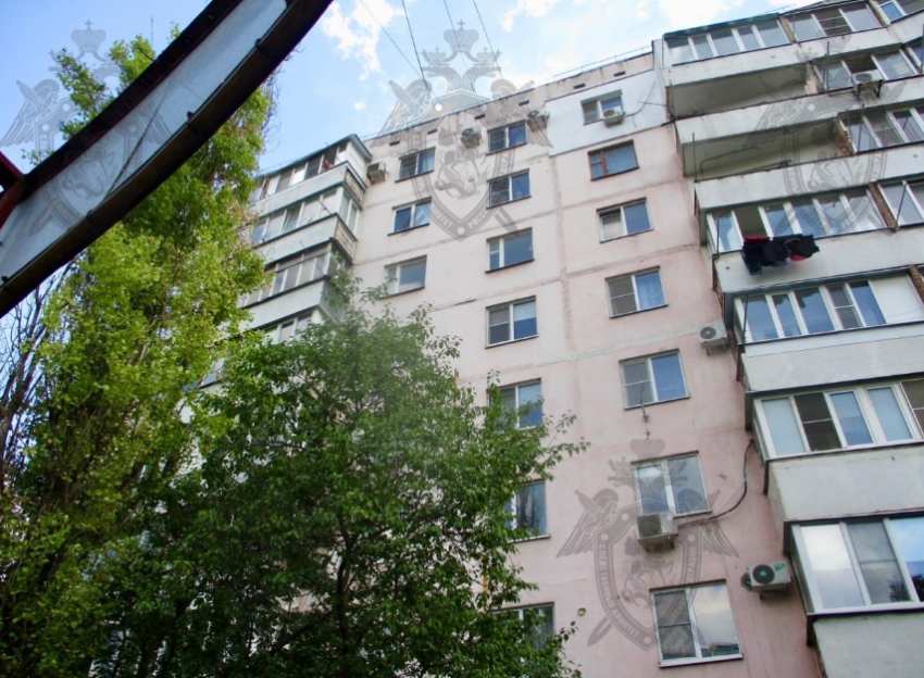 Почему 5-летний мальчик выпал с 8 этажа - подробности трагедии в Таганроге