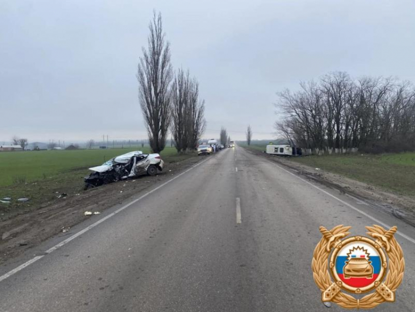 Массовая авария с “перевёртышем” замедлила движение на трассе под Таганрогом