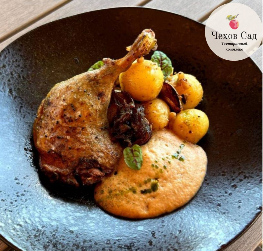 Товар дня: Утиная ножка конфи с печеным картофелем и луковой эспумой