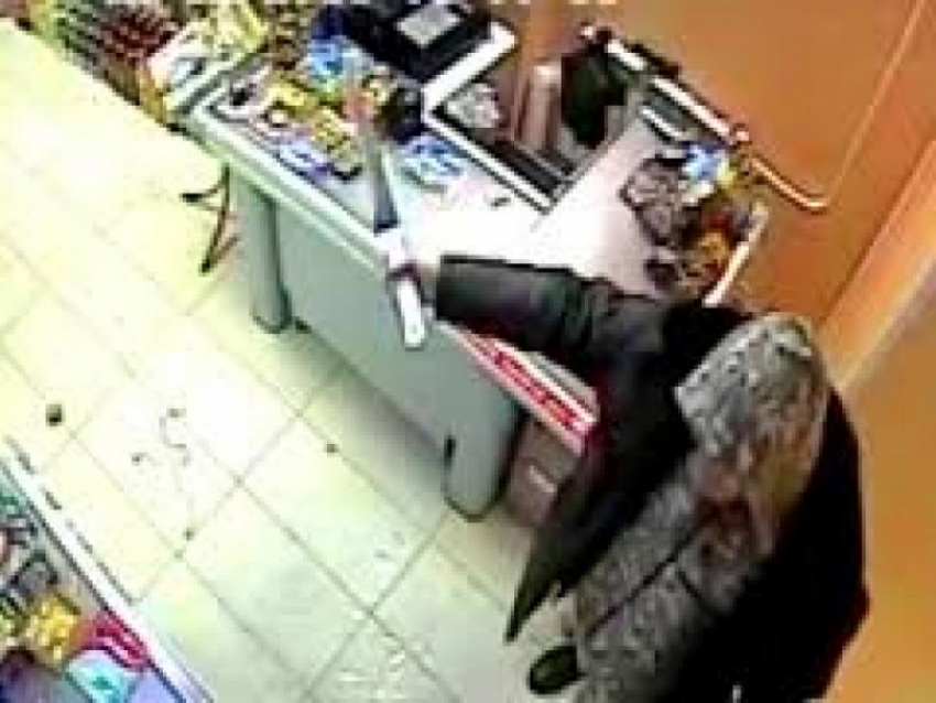 Жизнь или кошелёк: в Таганроге напали на продавщицу магазина