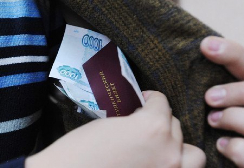 Таганрогские студенты жалуются Уполномоченному по правам студентов на задержки стипендий