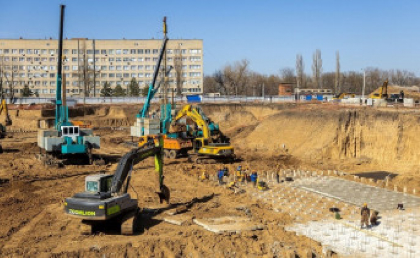 Строительство новой больницы в Таганроге взяли на особый контроль: объект включили в федеральный «белый список»