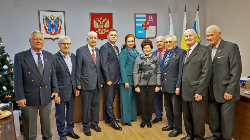В Таганроге провели предновогоднюю встречу с Почётными гражданами 